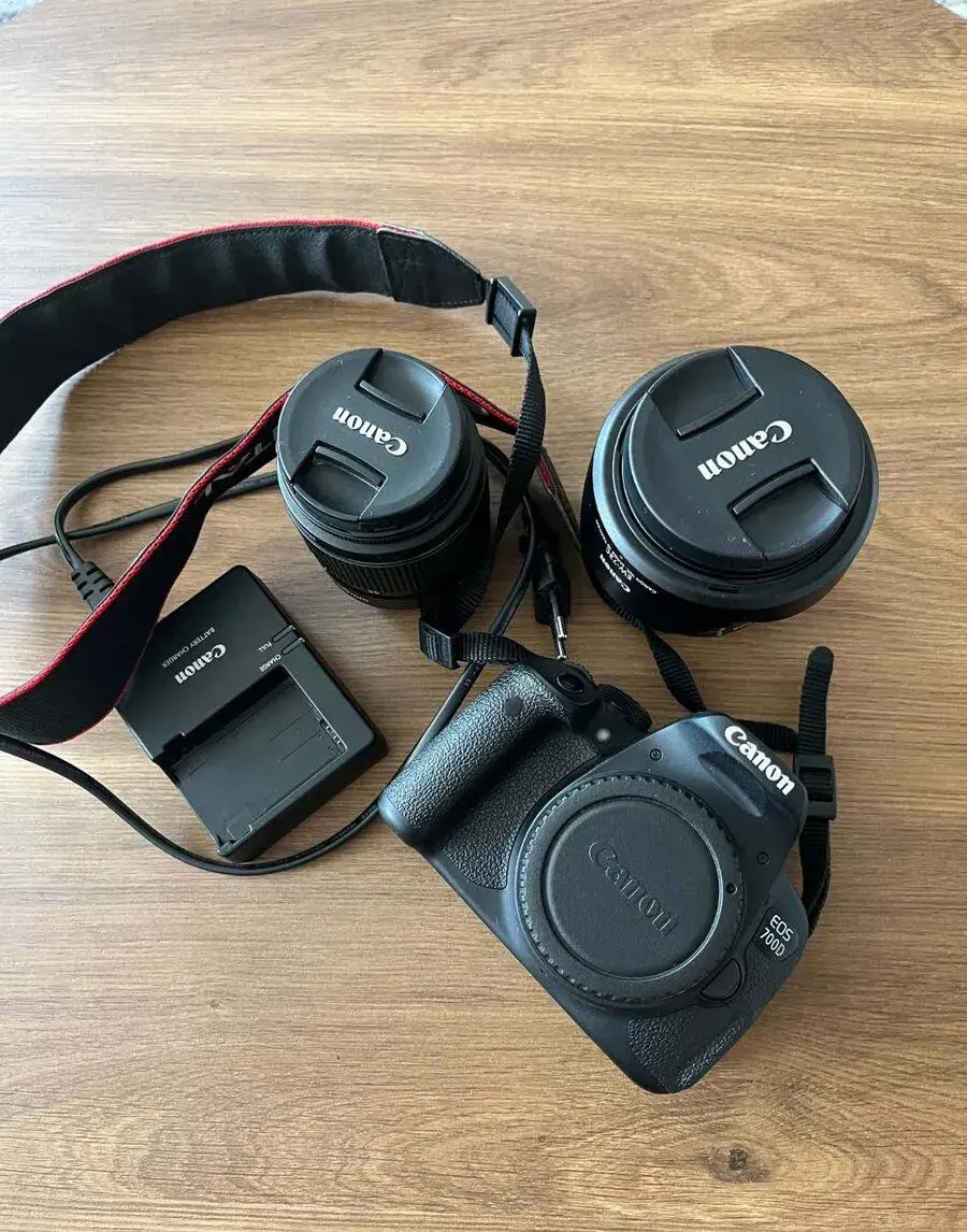 Canon EOS 700D + 18–55 mm + 10–18 mm + příslušenství