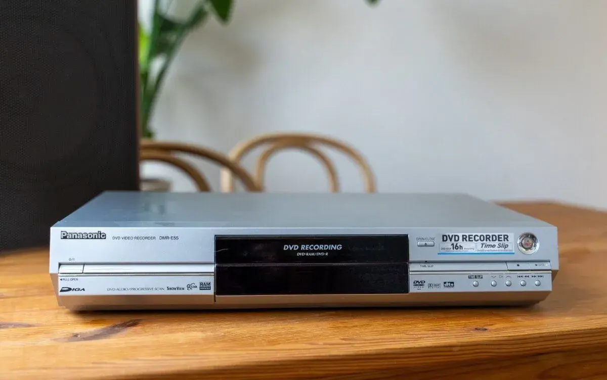 Panasonic DMR-E55 – DVD rekordér DIGA, nezkoušený