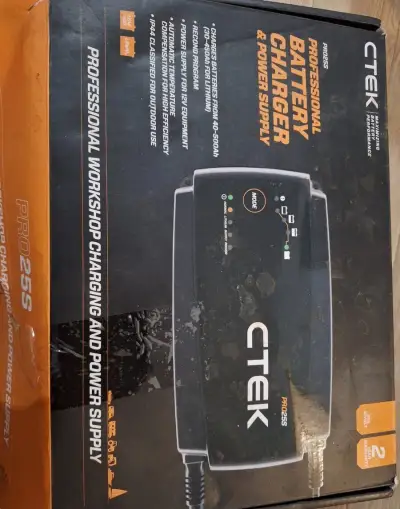 Profesionální nabíječka a napájecí zdroj CTEK PRO25S (12V, 2