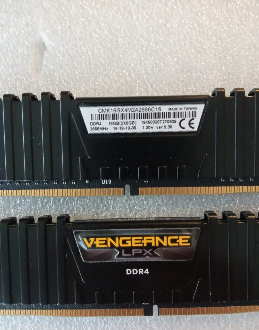 16-32GB Corsair Vengeance LPX DDR4 2666,Cl16