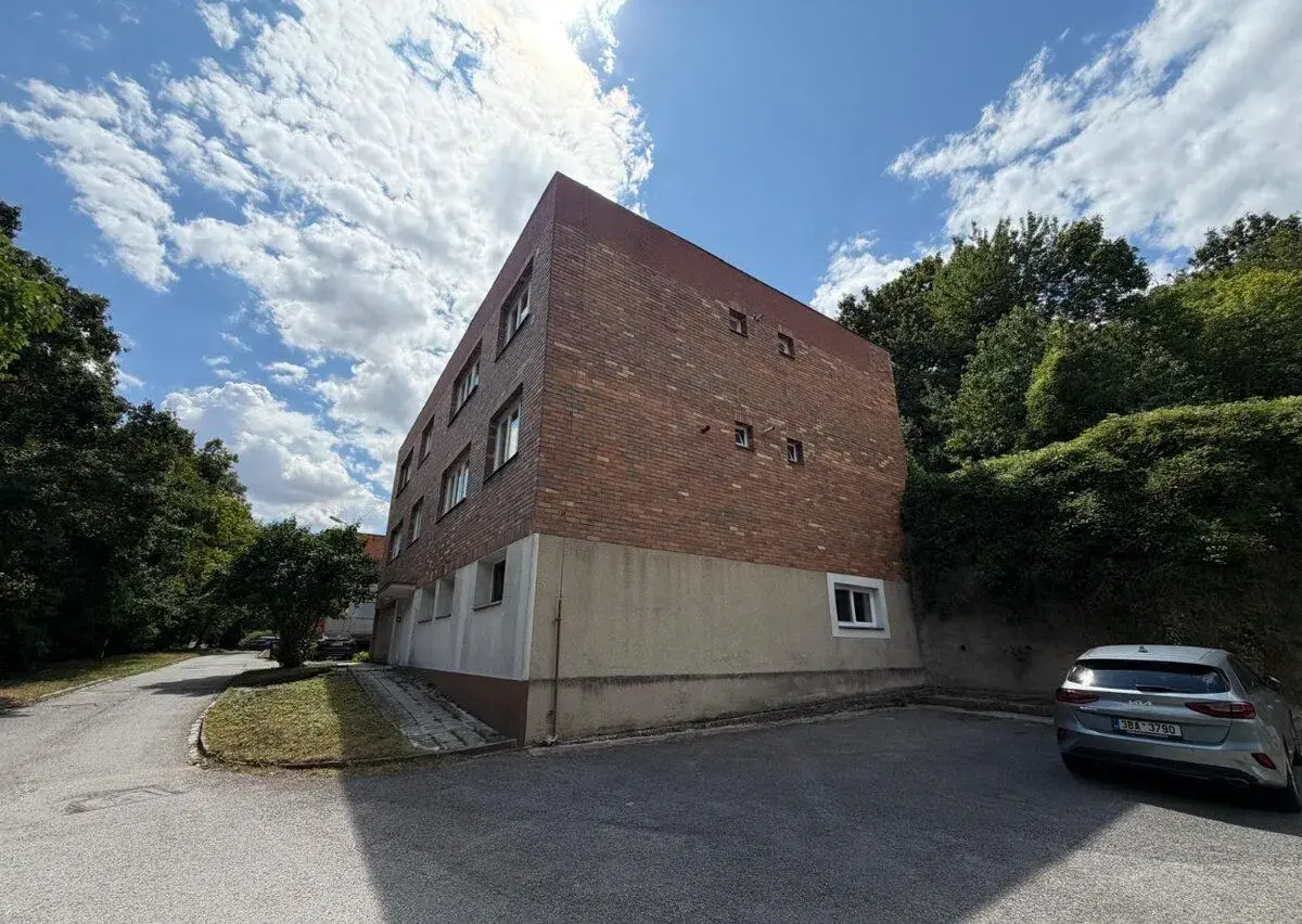 Prodej bytu 3+1 90 m² Pisárecká, Brno