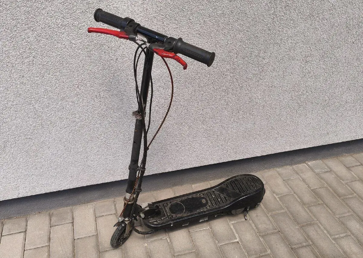 Dětská elektrokoloběžka 24V 120W na opravu