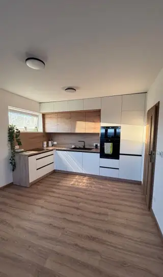 Pronájem bytu 2+kk v novostavbě se dvěma parkovacími místy