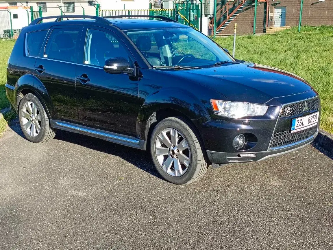 Mitsubishi Outlander – 2011, 211 000 km