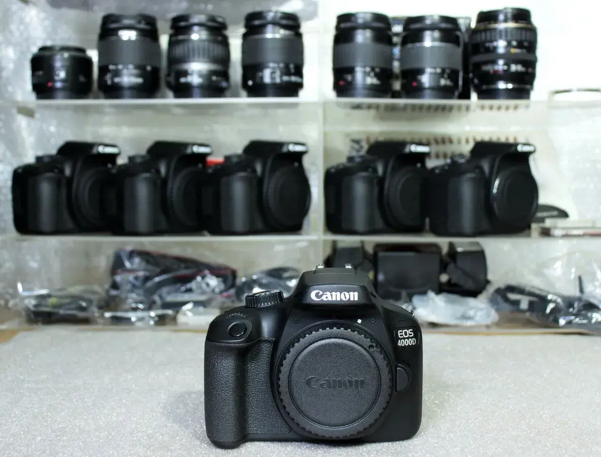 Nová digitální zrcadlovka Canon.