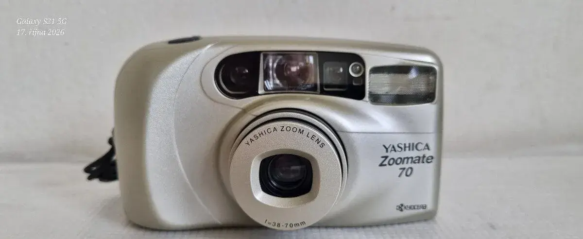 YASHICA KYOCERA ZOOMATE 70 - KOMPAKTNÍ ANALOGOVÝ FOTOAPARÁT