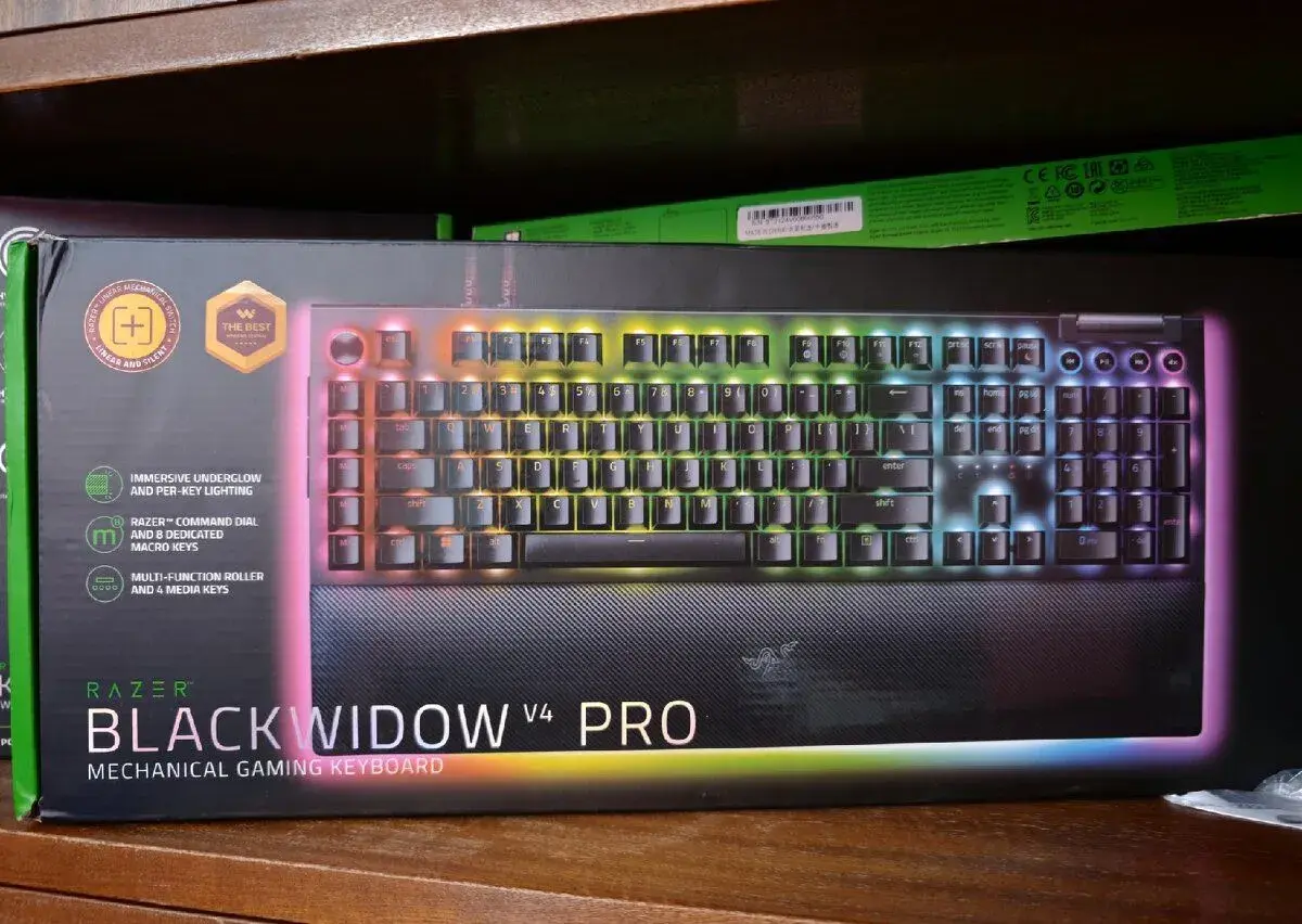 Razer BlackWidow V4 Pro, Orange switche, US, komplet