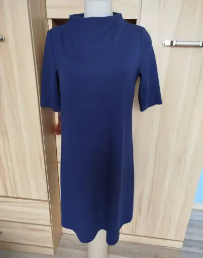 temně modré, úpletové šaty