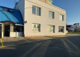 MODERNÍ KLIMATIZOVANÁ KANCELÁŘ 14,4 m² V BRNĚ – KRÁLOVĚ POLI