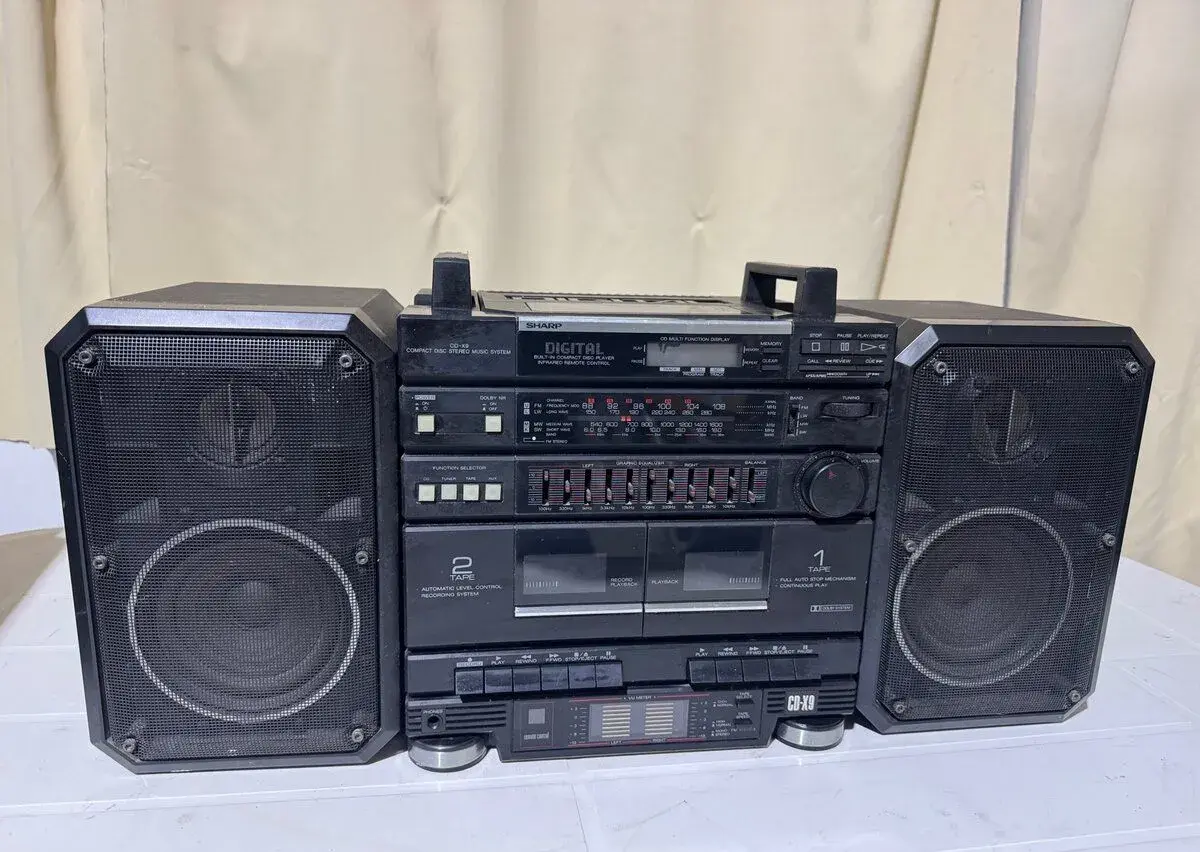 Sharp CD-X9 retro boombox – CD, 2× kazeta, rádio, ekvalizér