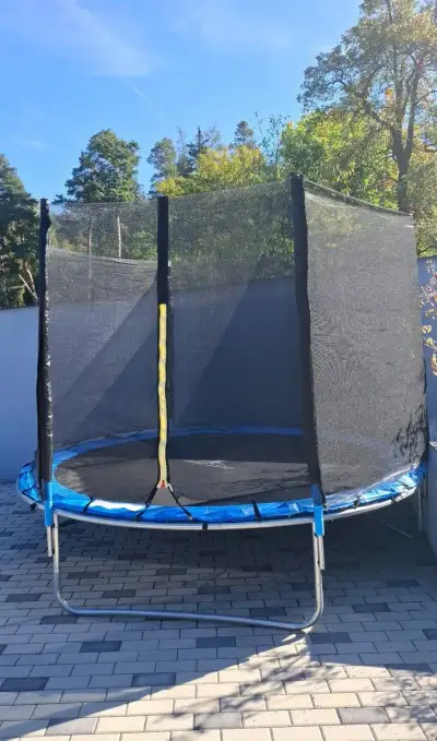 Trampolína Ø 300 cm. Zachovalá - JAKO NOVÁ. Stáří 5 měsíců