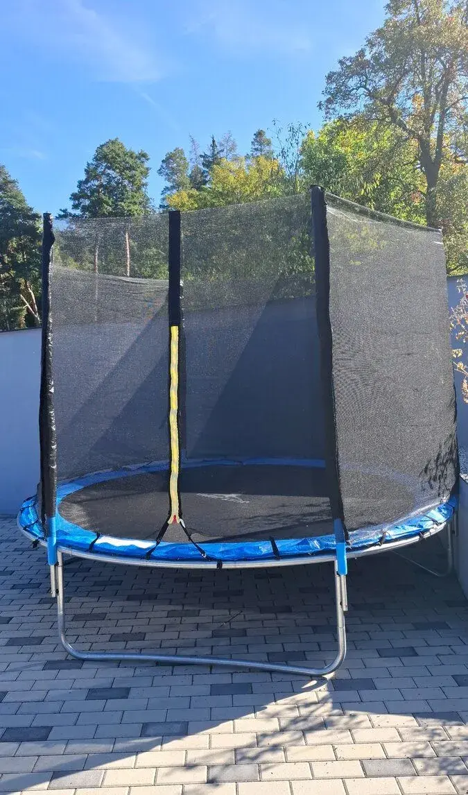 Trampolína Ø 300 cm. Zachovalá - JAKO NOVÁ. Stáří 5 měsíců