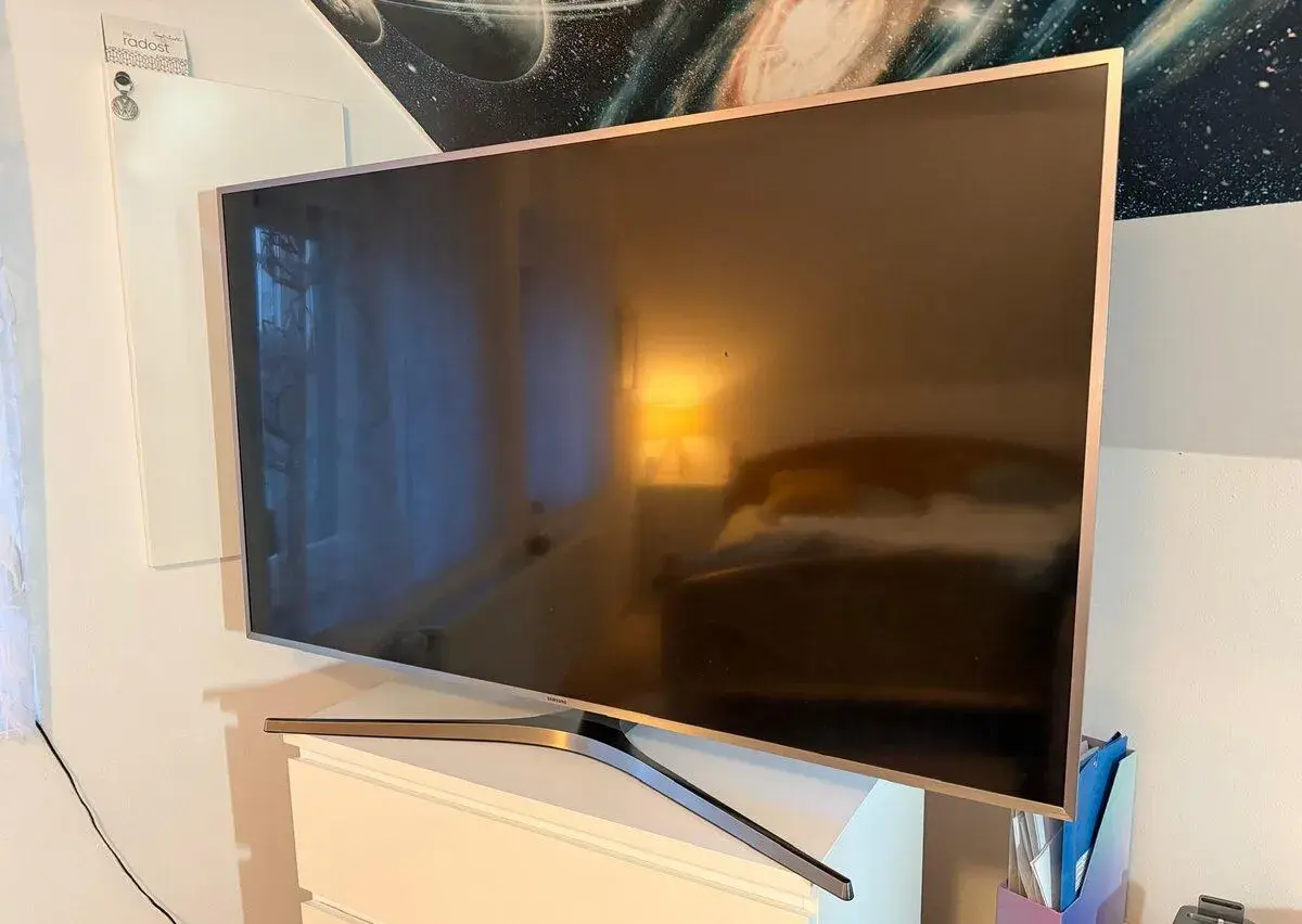 Samsung 55” 4K UHD Smart TV – UE55MU6402