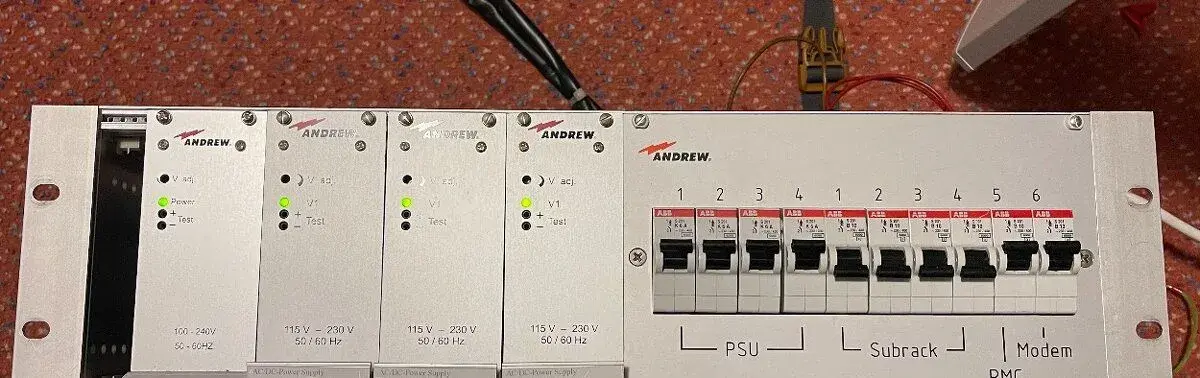 Profesionální napájecí systém Andrew/CommScope 4 PSU AC 3HU