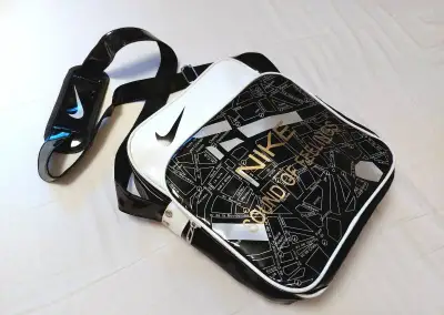 Nike taška přes rameno