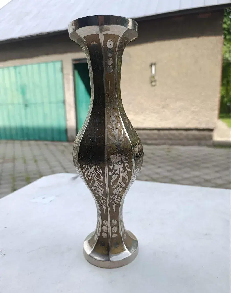 Mosazná vaza