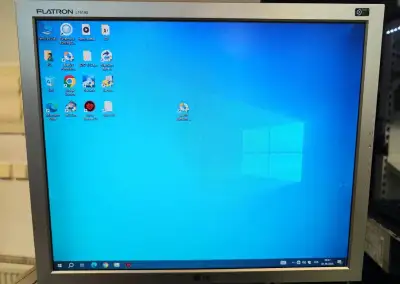 Monitor 19" LCD LG Flatron L1919S, bodově ťuklý displej