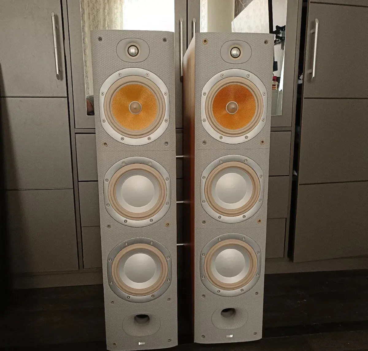 B&W DM604 S3