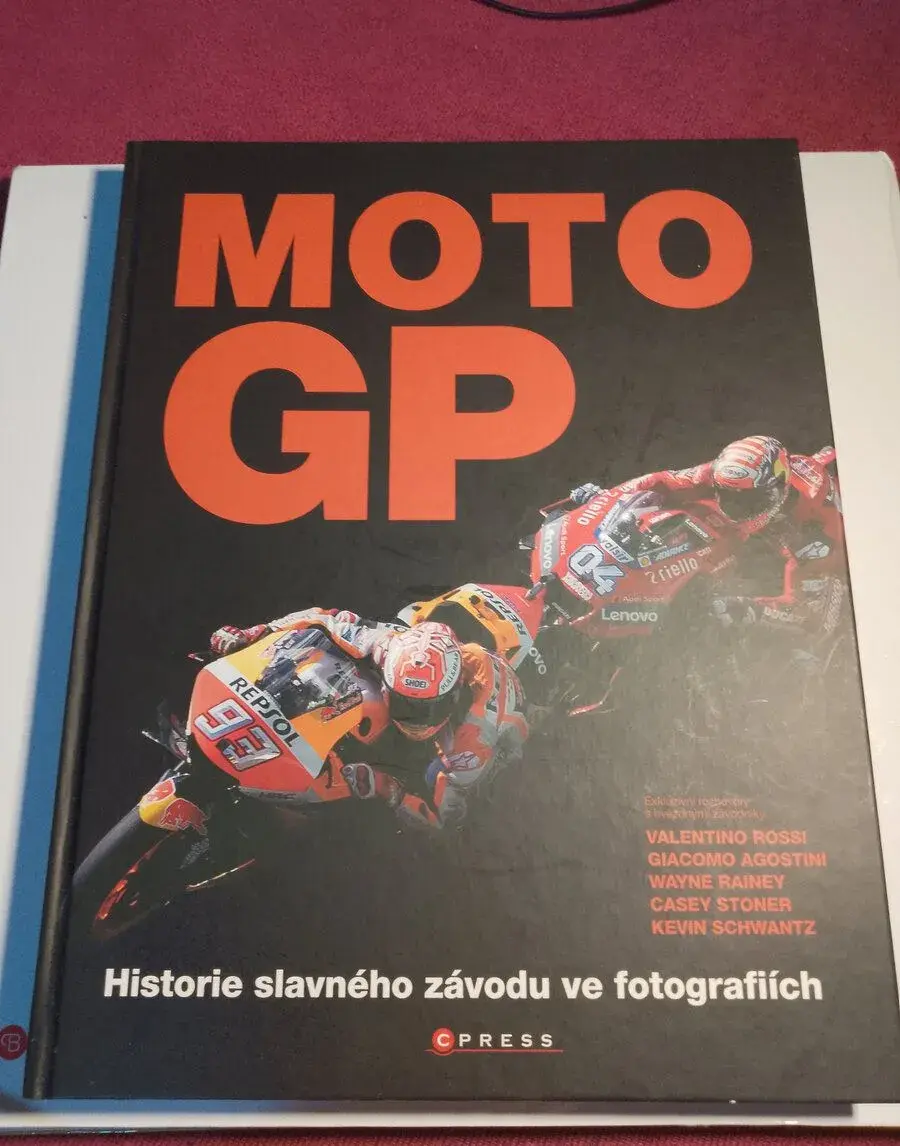 Kniha MotoGP: Historie slavného závodu ve fotografiích