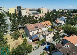 Prodej rodinného domu k rekonstrukci – Praha 10, Hostivař