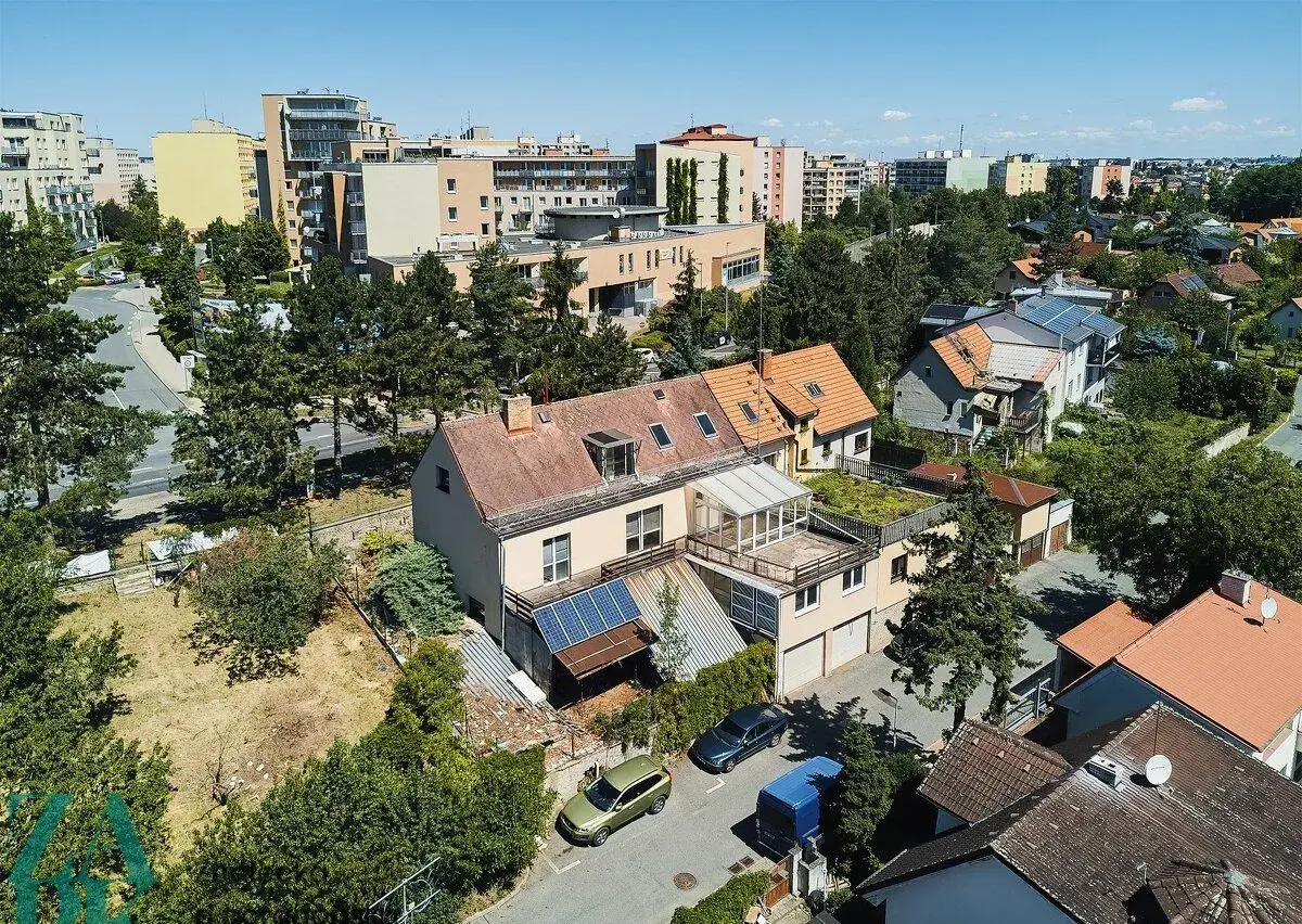 Prodej rodinného domu k rekonstrukci – Praha 10, Hostivař