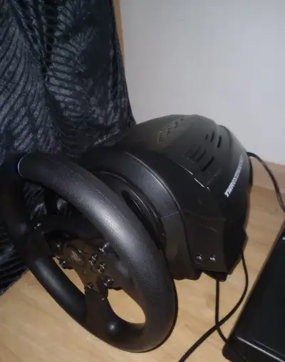 Thrustmaster T300 herní volant + pedále a príslušenství
