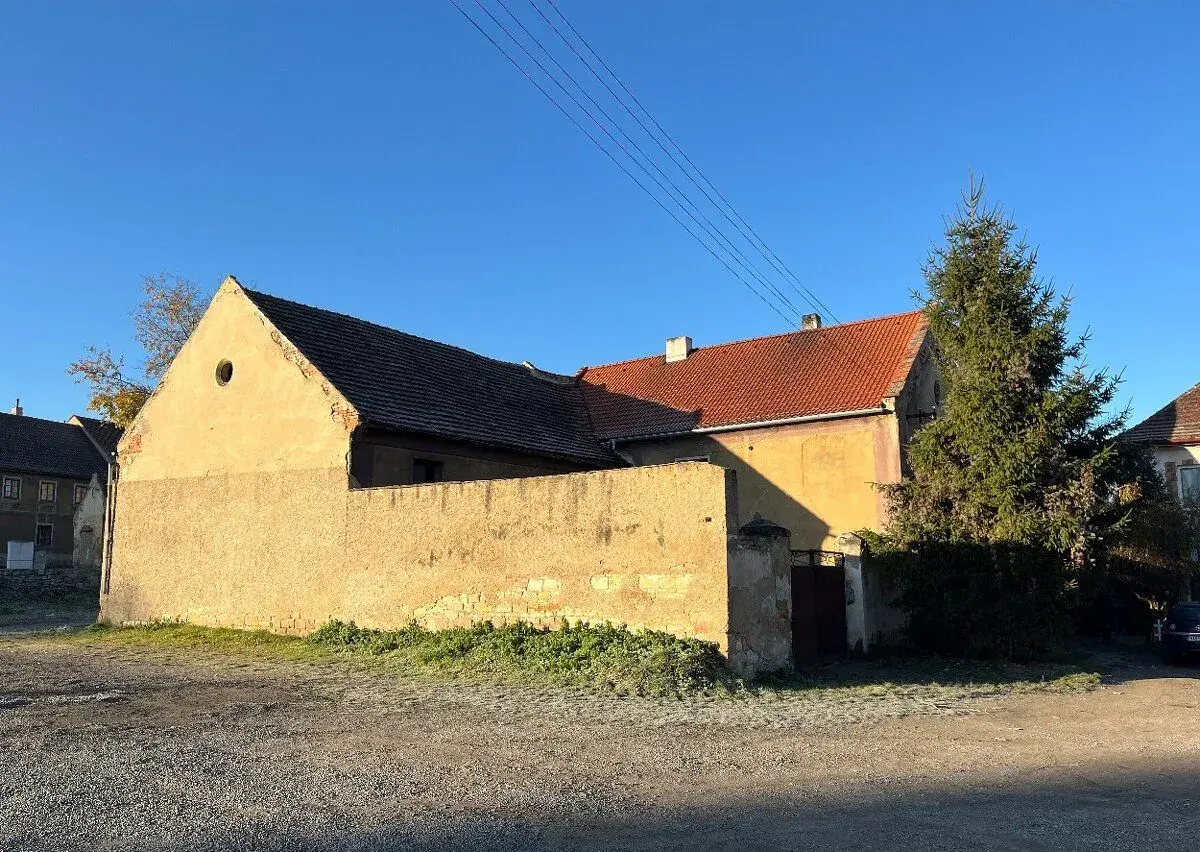 rodinný dům Zlonice u Slaného se 2 byty + stodola + sklad
