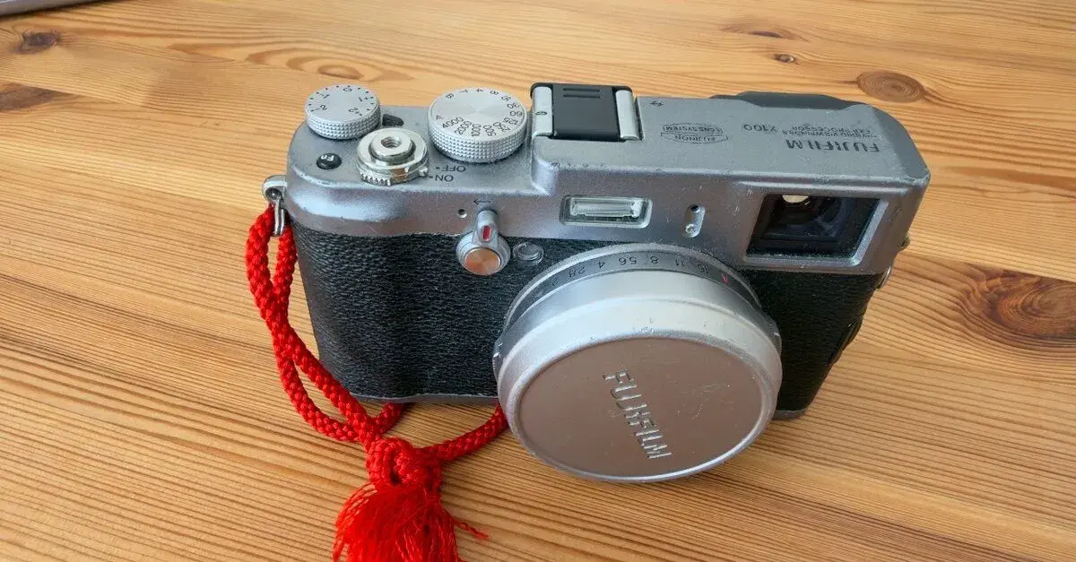 Fujifilm X100 – legendární první model, 100% funkční