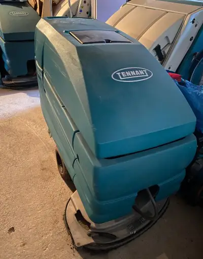 ÚKLIDOVÝ STROJ TENNANT 5680
