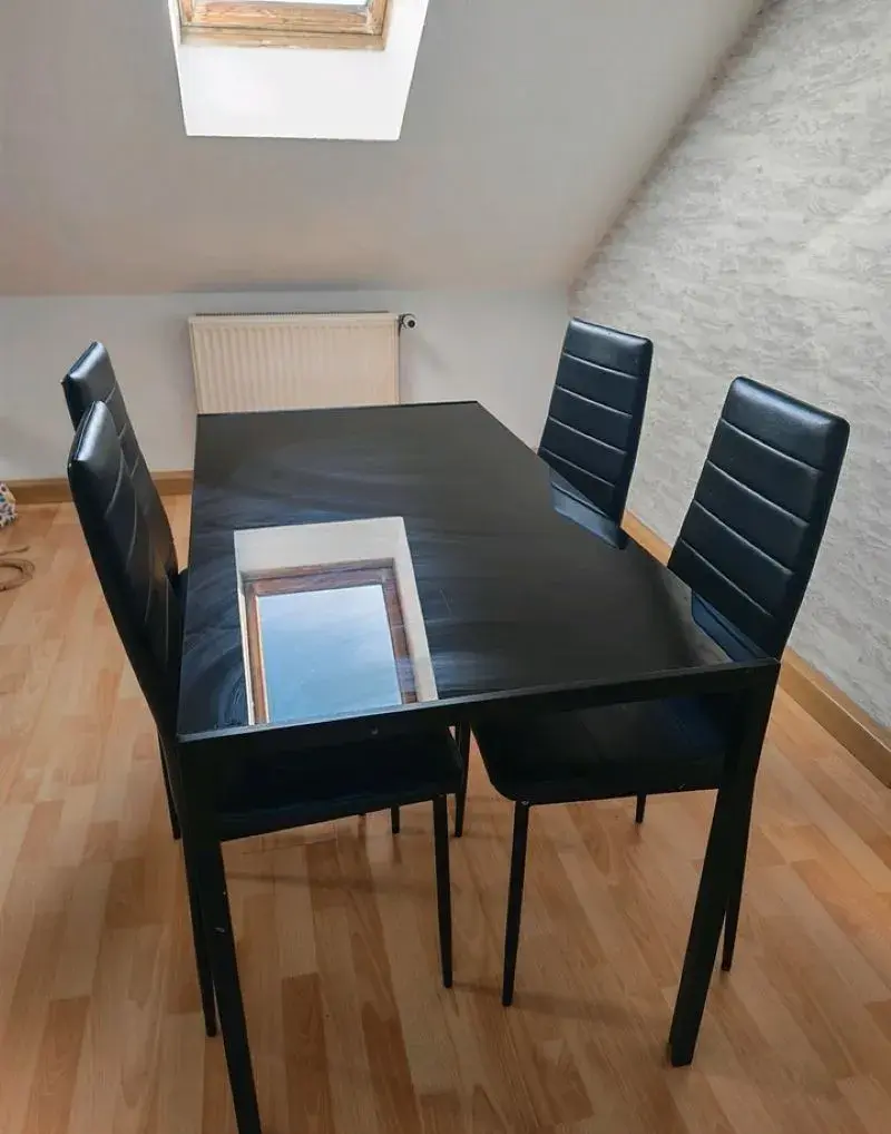 Stůl skleněný jídelní a 4 židle