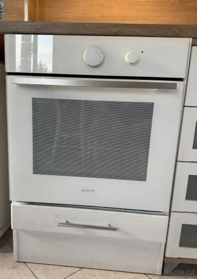 Vestavná trouba Gorenje bílá