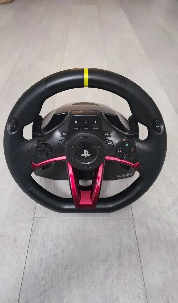 Herní set volantu a pedálů HORI RWA pro PS4/PC – jako nový