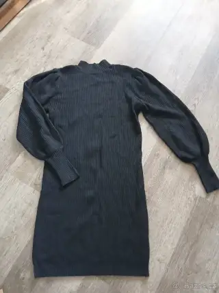 Dámské pletené šaty