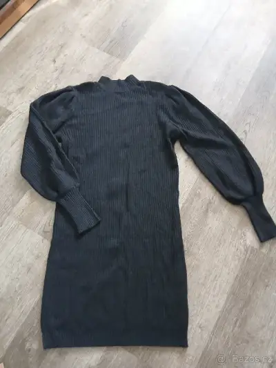 Dámské pletené šaty