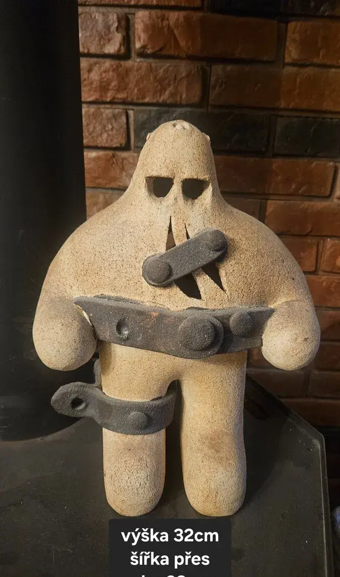 Hliněný svícen Golem
