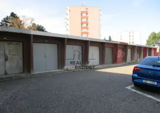 K pronájmu garáž 16m2 ul.Pražská ve Znojmě, pronájem garáže