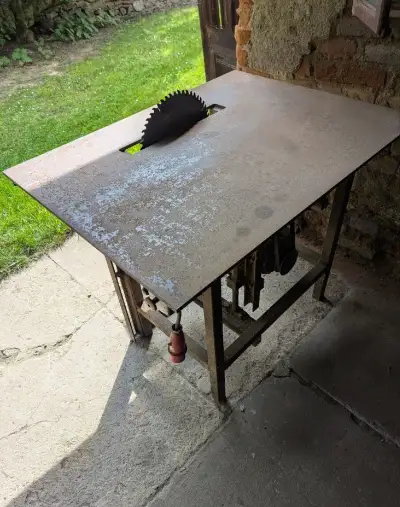 Kotoučová pila s posuvným kotoučem
