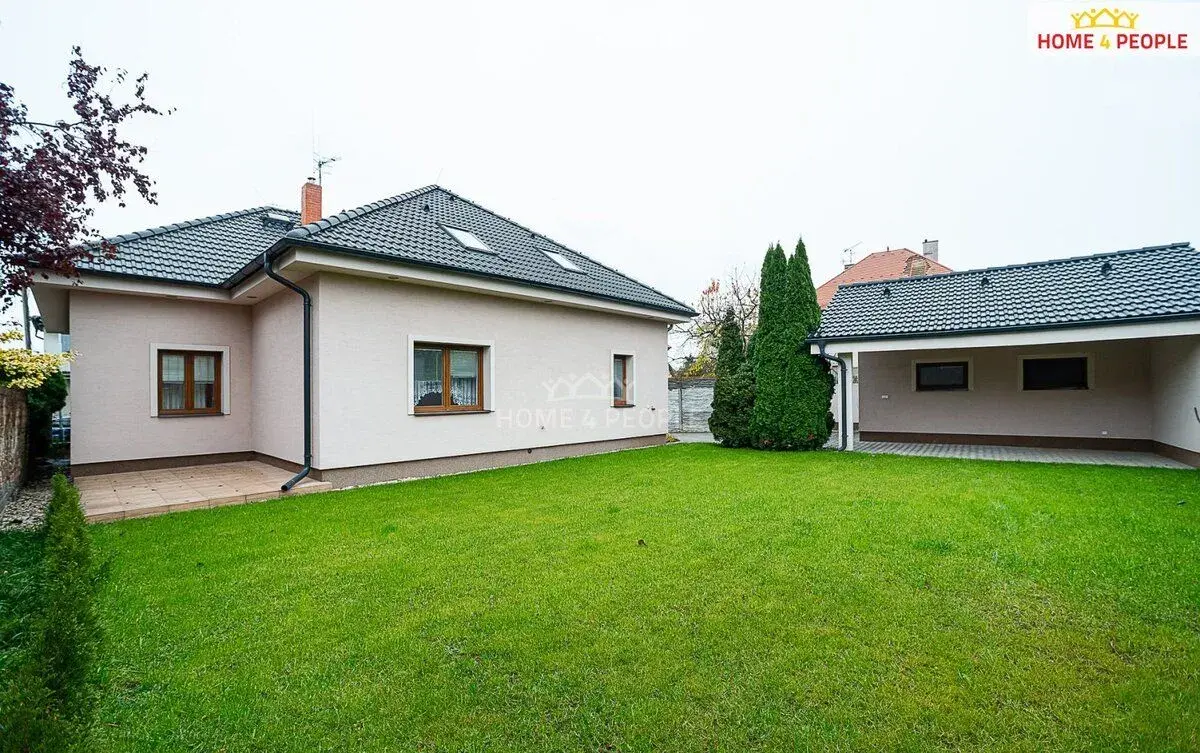 Pronájem domu 3+1, garáž, Horní Počernice