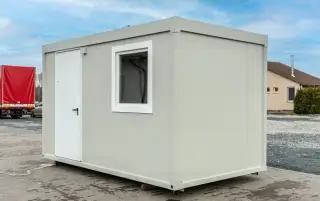 Stavební buňka 4,1 m – plastové okno, kancelář, sklad