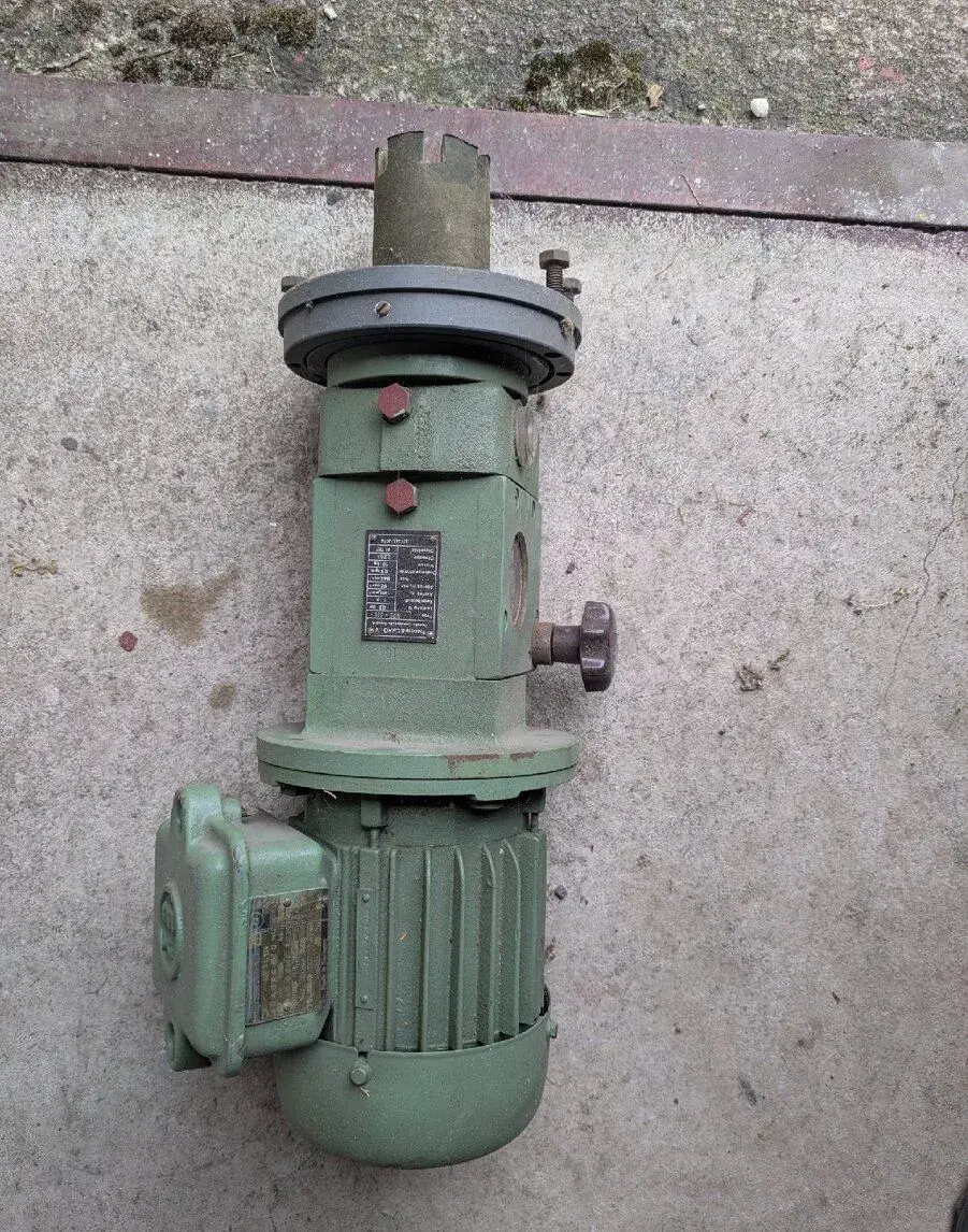 Elektromotor s převodovkou
