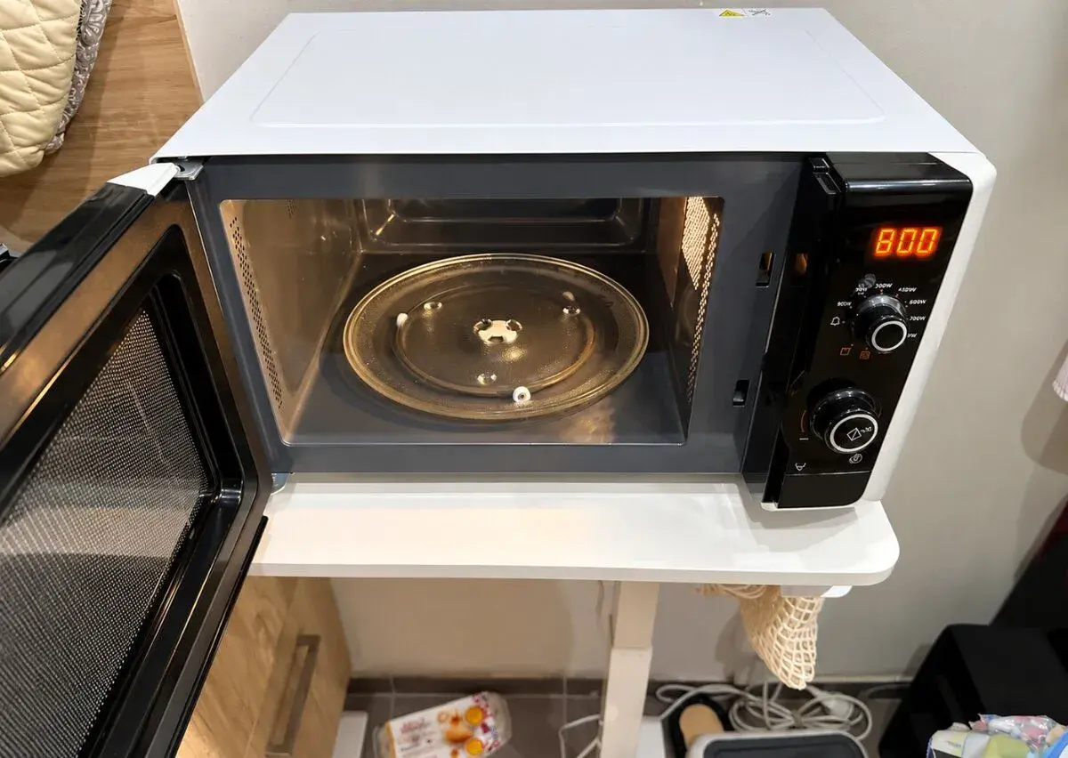 Mikrovlná trouba Electrolux EMS 21400 W bílá