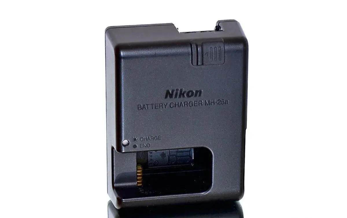 Nabíječka Nikon MH-25a pro baterie EN-EL15 a, b, c