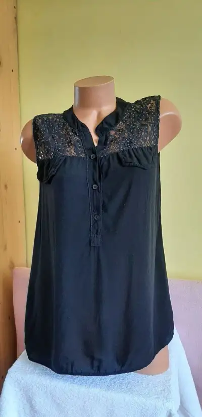 Nová lehoučká černá halenka M