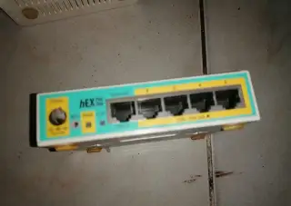 MikroTik hEX PoE lite (RB750UPr2) – 5portový router s PoE na