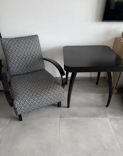 Stav Halabala Křeslo C + stolek pavouk po renovaci