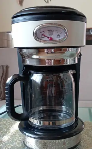 Kávovar RUSSELL HOBBS RETRO