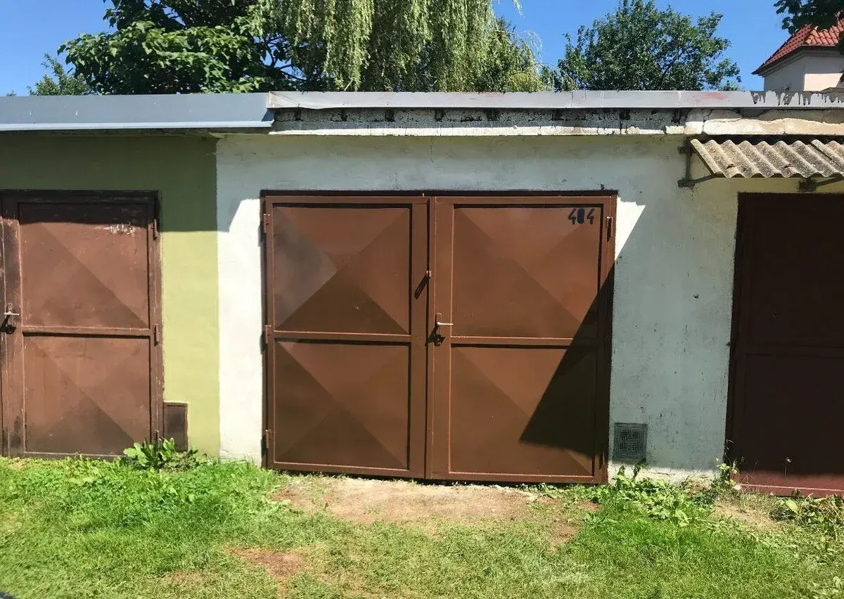 Prodej pěkné garáže, elektřina 230V, OV, Kaplice