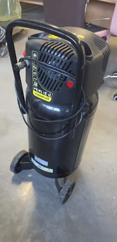 Kompresor PowerPlus POWX1751 50 l / 8 bar
