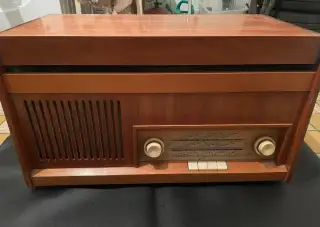 Retro rádio-gramofon