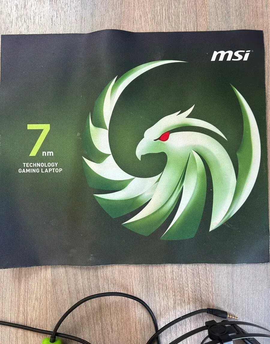 Herní set MSI – sluchátka a velká podložka (NEPOUŽITÉ)